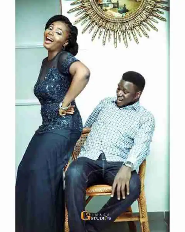 This Man Can Not Stop Admiring His Fiancée